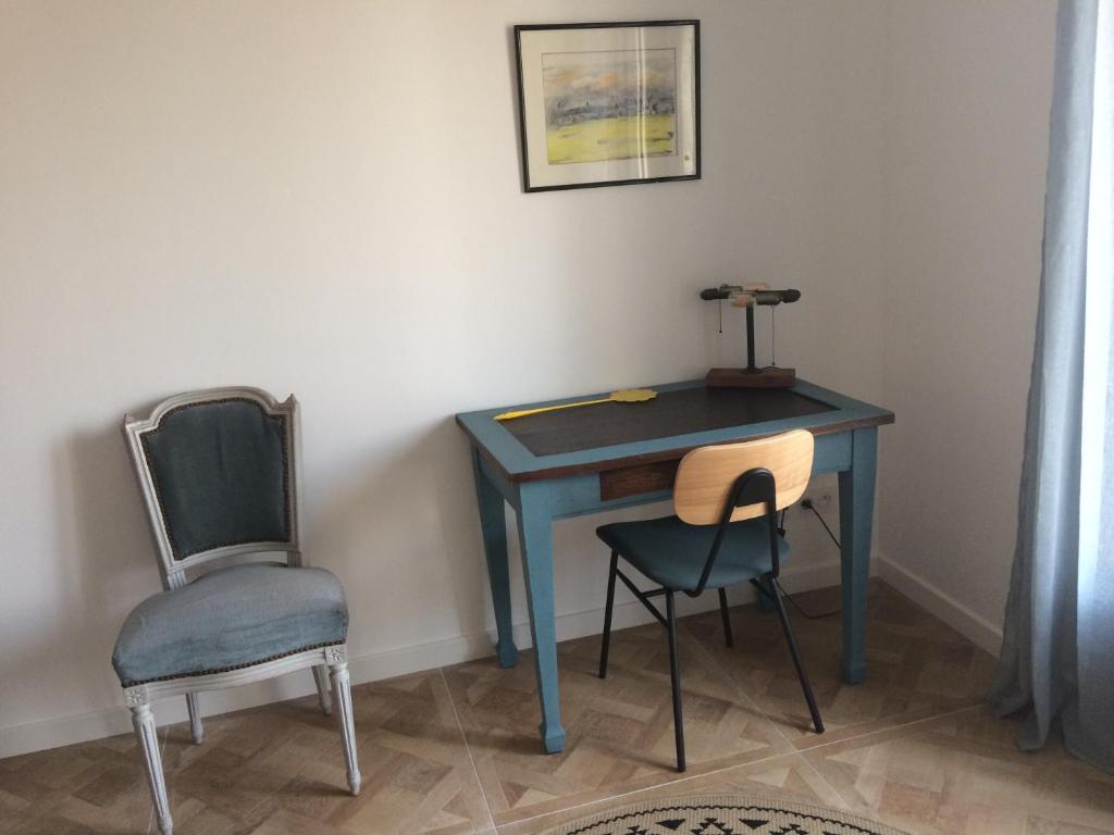 Chambre d'hôtes à Bressuire : chambre colombone, le coin bureau Chambre d'hôtes à Bressuire : chambre colombone, le coin bureau